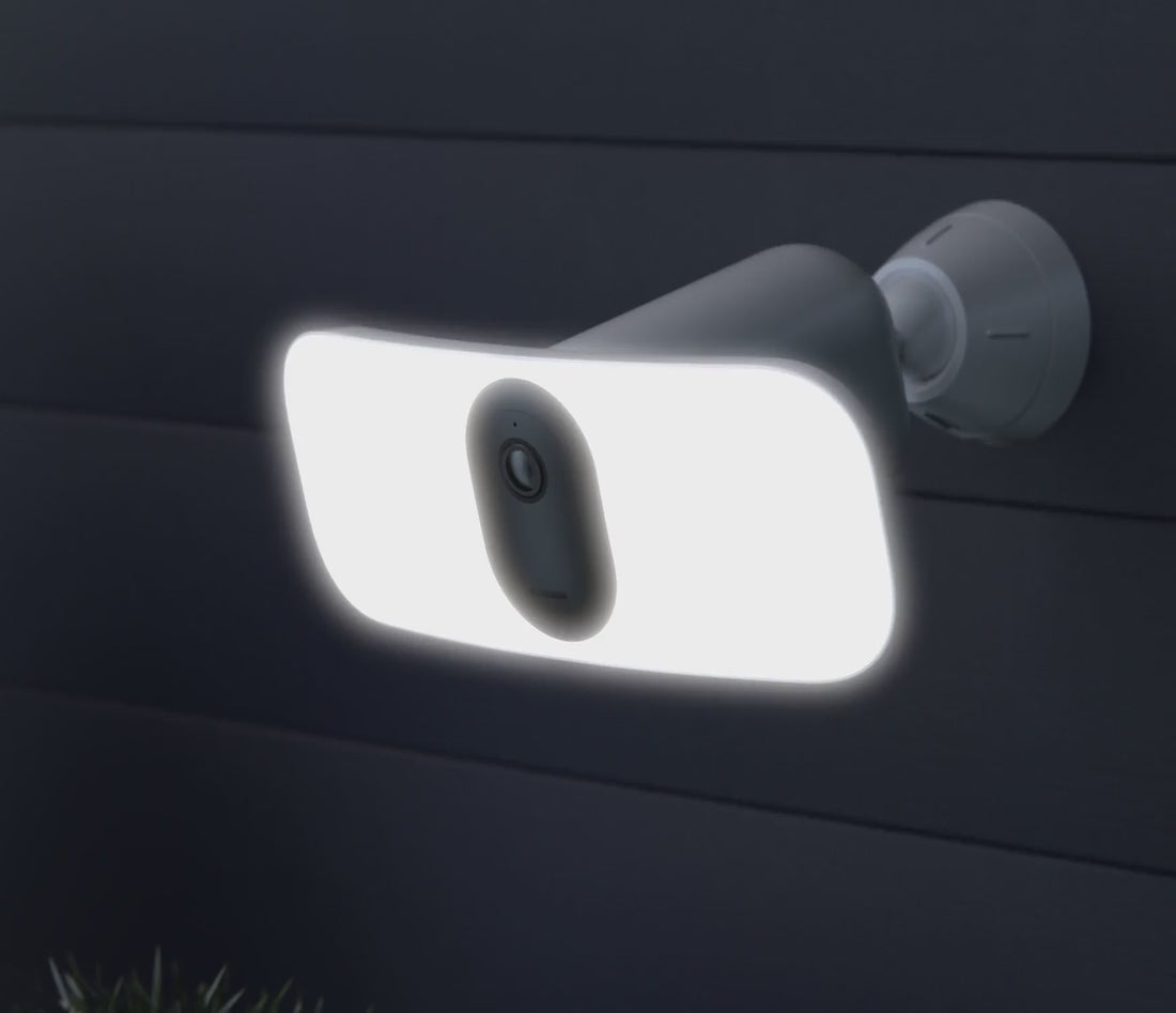 Arlo Wireless Floodlight on the side of a house animation 