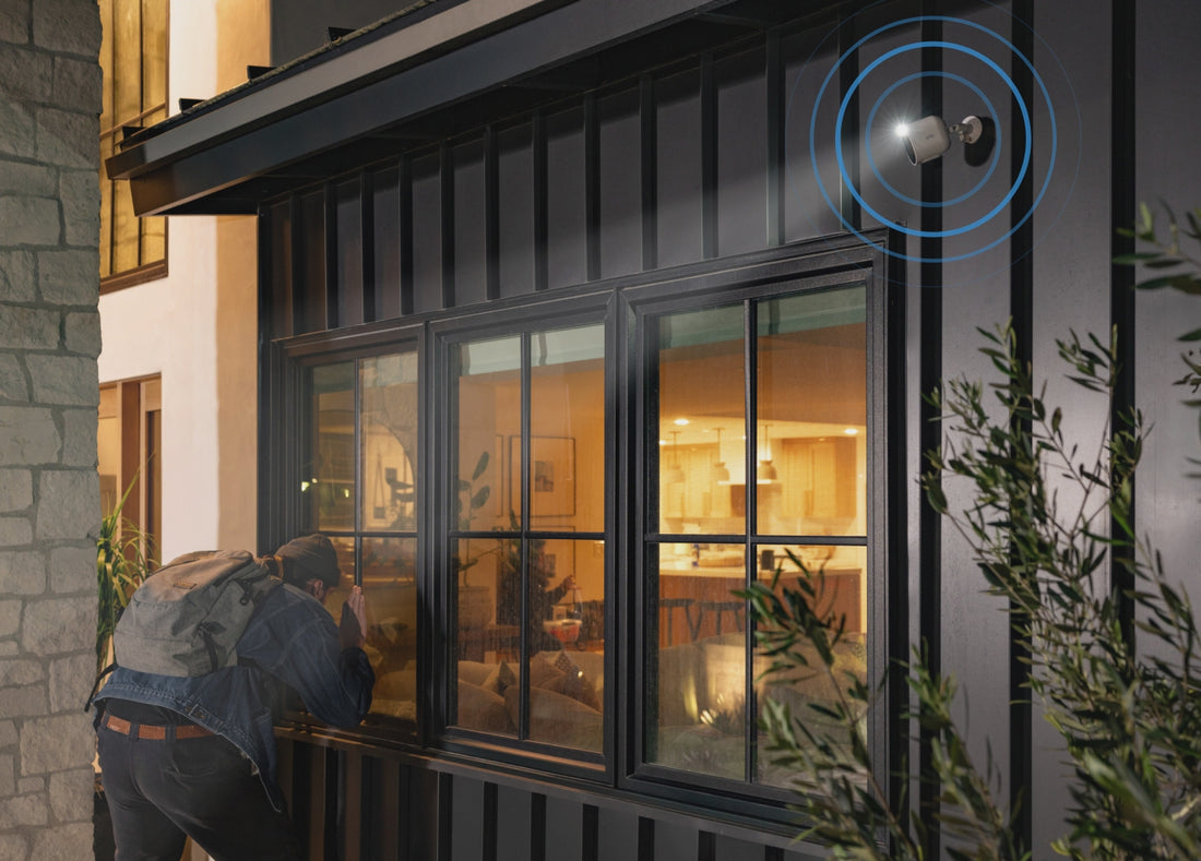 Arlo Pro 6 camera pulsating sirens after a man with a backpack peeking in home